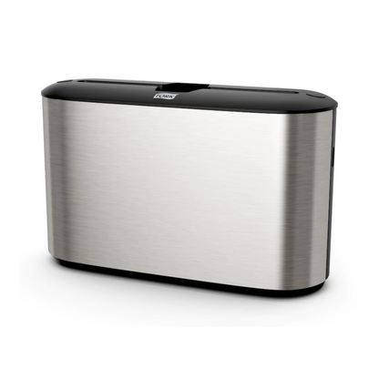 Zažite elegantný dizajn Tork Xpress® 460005 stolného dávkovača na skladané papierové utierky, súčasť kolekcie Image Line H2. Tento dávkovač od TORK – Essity Professional Hygiene Germany GmbH má štíhly, obdĺžnikový tvar s čiernym vrchom a hladkým, lesklým povrchom. Jeho minimalistický štýl bezproblémovo dopĺňa ultramoderný priestor a dokonale sa hodí k ďalším doplnkom Tork Xpress.