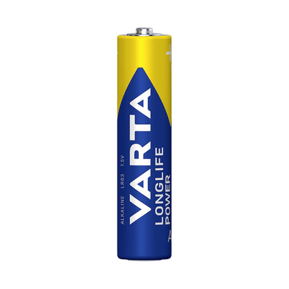 Jedna batéria Varta Longlife Power Micro AAA. Batéria je prevažne modrá s veľkým modrým trojuholníkom a žltými akcentmi, ako aj s logom značky a typovými detailmi Varta AG.
