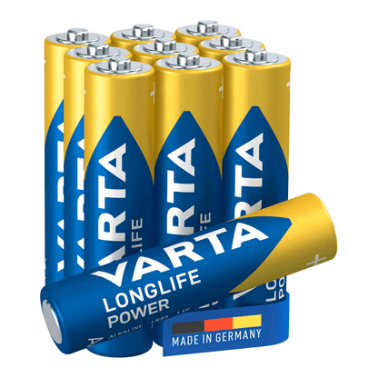 Šesť batérií Varta Longlife Power Micro AAA naskladaných na seba, jedna z nich leží vpredu, s modrým a žltým logom značky a nápisom „Vyrobené v Nemecku“.