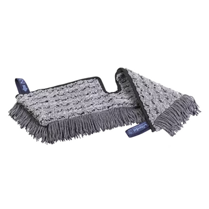 Vileda Professional Swep Duo r-MicroCombi Mop s veľkosťou 50 cm, vyrobený spoločnosťou Vileda GmbH, má sivú mikrovláknovú mopovú hlavu s okrajmi strapcov na bielom pozadí. Mopová hlava je vybavená dvoma modrými značkami a štruktúrovaným povrchom, ktoré indikujú jeho čistiaci výkon.