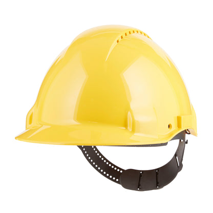 Der 3M™ Schutzhelm G3000C Uvicator der 3M Deutschland GmbH ist ein gelber Bauhelm mit schwarzem, verstellbarem Kinnriemen und Uvicator-Technologie, abgebildet auf einem schlichten weißen Hintergrund.