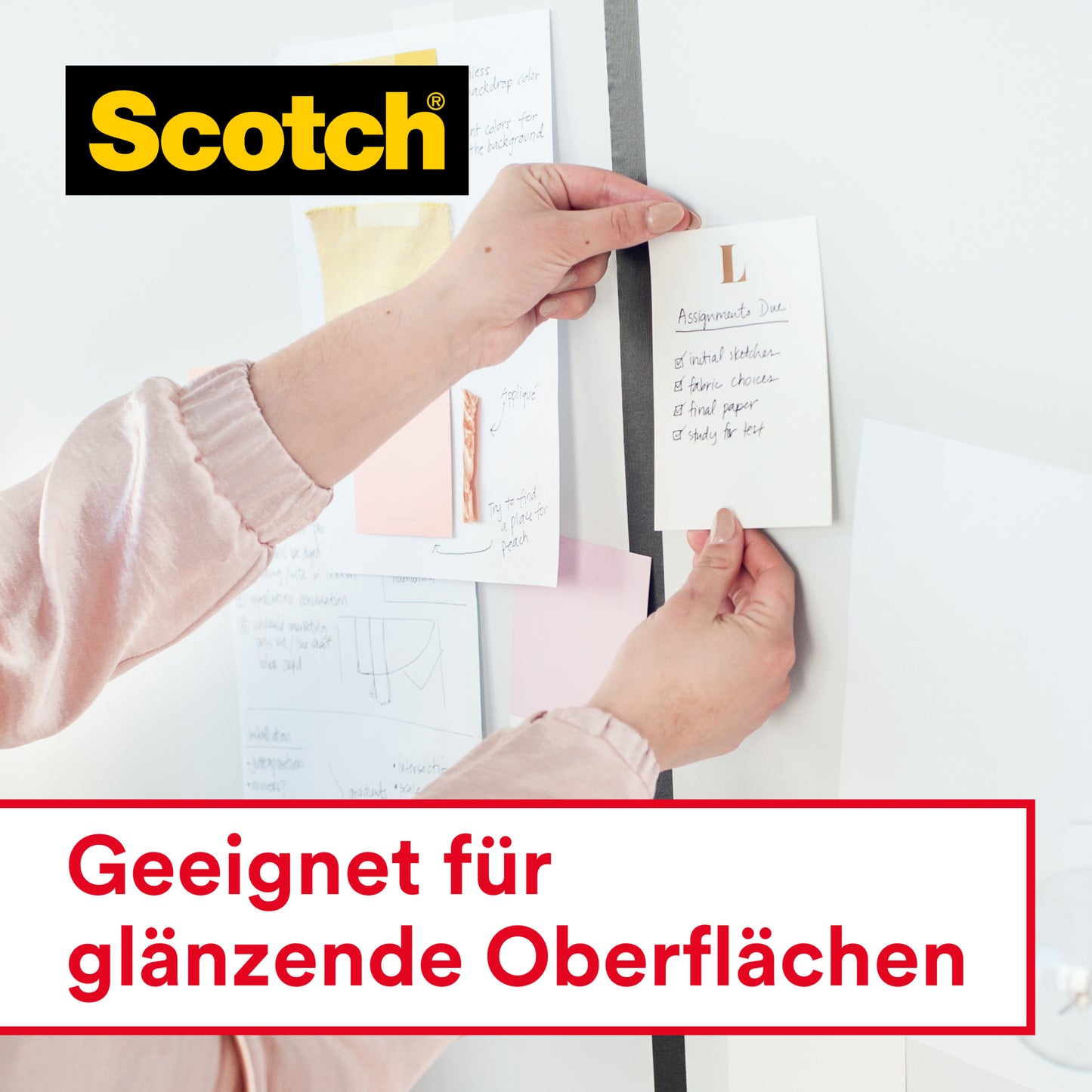 Eine Person klebt eine Notiz auf ein glänzendes Whiteboard mit Scotch® Crystal Klebeband 6-1915R3/2 (19 mm x 15 m, 2 Rollen + 1 gratis) von 3M Deutschland GmbH. Das Bild zeigt das Scotch-Logo und "Geeignet für glänzende Oberflächen".
