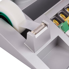 Eine Nahaufnahme des 3M Deutschland GmbH Post-it® Tisch-Organizer mit Post-it® Notes, Index und Scotch® Magic™ Klebeband (1 Stück), die den Klebebandabroller mit gezackter Kante und die angrenzenden Tisch-Organizerfächer zeigt.