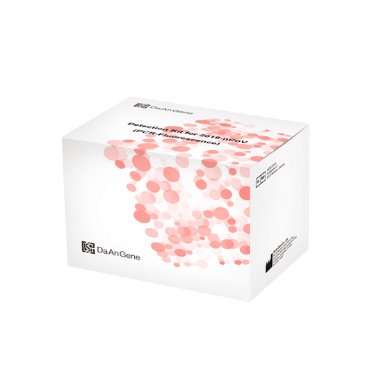 Na zelenom pozadí je vyobrazená biela obalová škatuľa na „Detekčnú súpravu (PCR-fluorescencia) DaAn Gendiagnostik-Kit pre 2019-nCoV“ s 96 testami, zdobená nápisom „Altruan“.