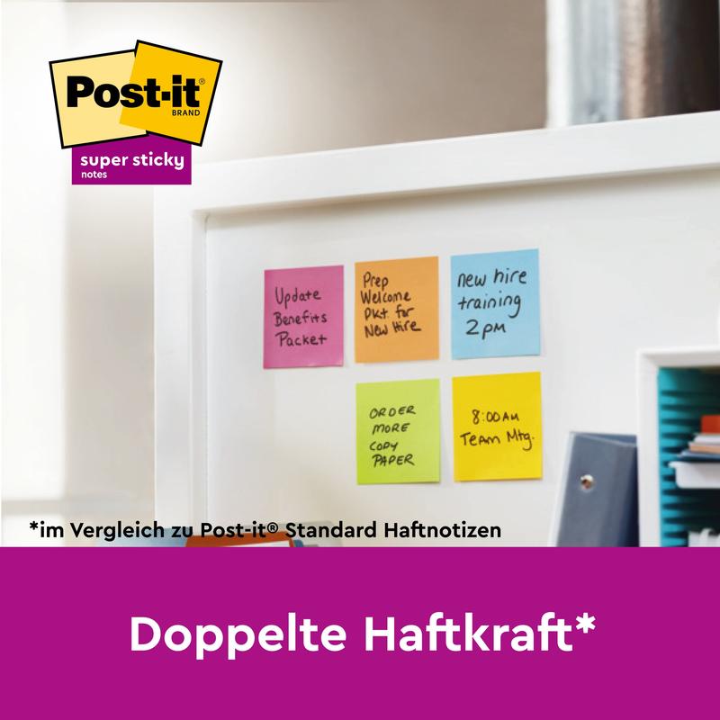 Na bielej tabuli sa nachádza šesť farebných Post-it® Super Sticky Notes vo veľkom formáte (101 mm x 101 mm, 90 listov/blok, 100% PEFC) od 3M Deutschland GmbH s ručne písanými pripomienkami, "Dvojitá lepivá sila*" a produktovým porovnaním v nemeckom jazyku.