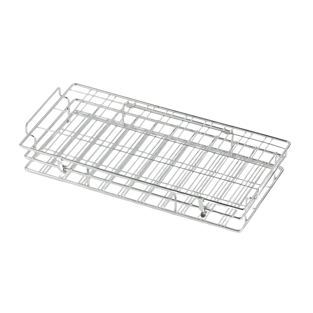 Predstavujeme melipul nerezový košík na poháre od Helmut Schwarz GmbH, štýlový a odolný doplnok pre každú kuchyňu. Táto elegantná kovová konštrukcia má niekoľko podporných nôh a je ideálna na umiestnenie pečiva alebo iných potravín, ktoré je potrebné efektívne ochladiť. Jeho obdĺžnikový tvar a mriežkový vzor zabezpečujú optimálnu cirkuláciu vzduchu a bez problémov zapadnú do vašej kuchyne.