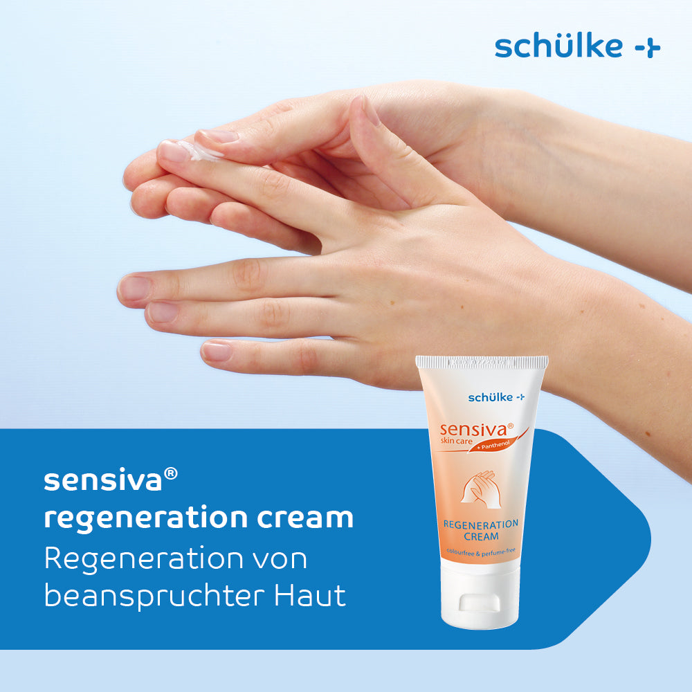 Osoba nanáša krém z tuby s nápisom „Schülke Sensiva® Regeneračný krém - 50 ml“ od Schülke & Mayr GmbH, ktorý je známy svojou dermatologicky testovanou formulou. Nemecký text „Regenerácia namáhanej pokožky“ je na modrom pozadí.